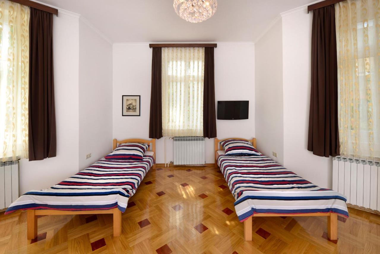 Vila Regina Rooms Карловац Экстерьер фото