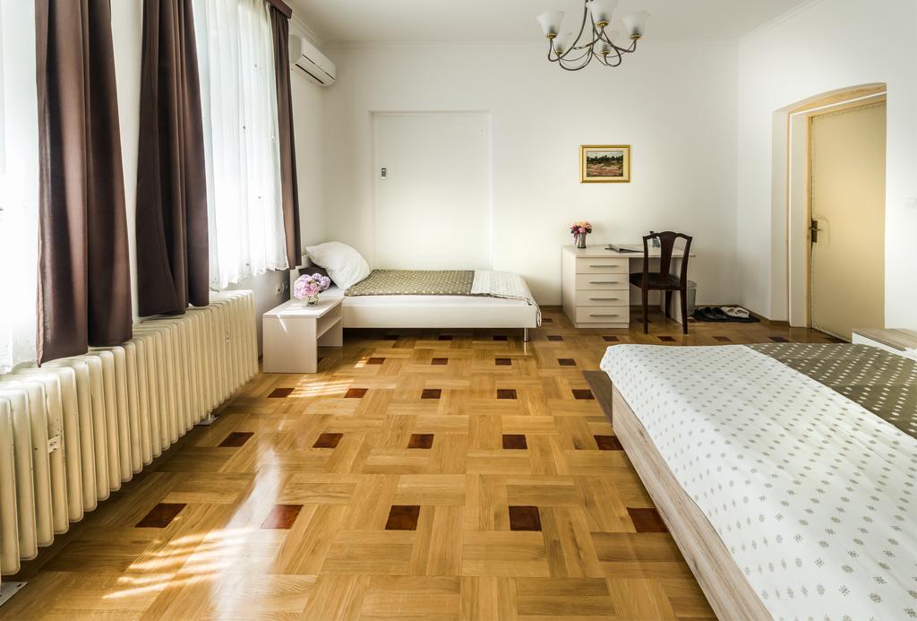 Vila Regina Rooms Карловац Экстерьер фото