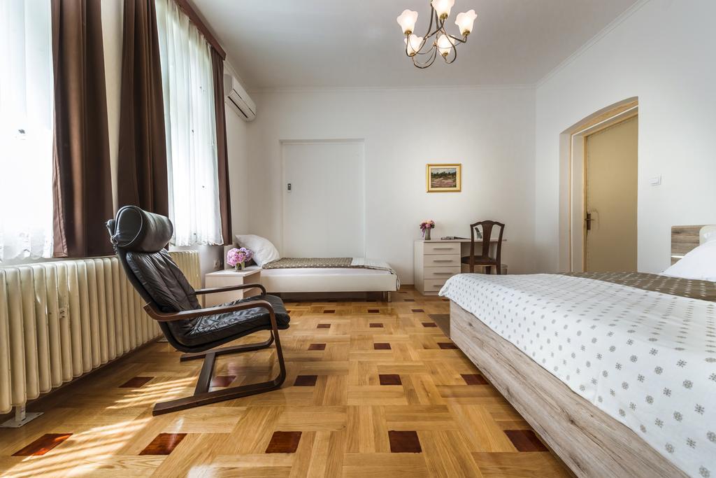 Vila Regina Rooms Карловац Экстерьер фото